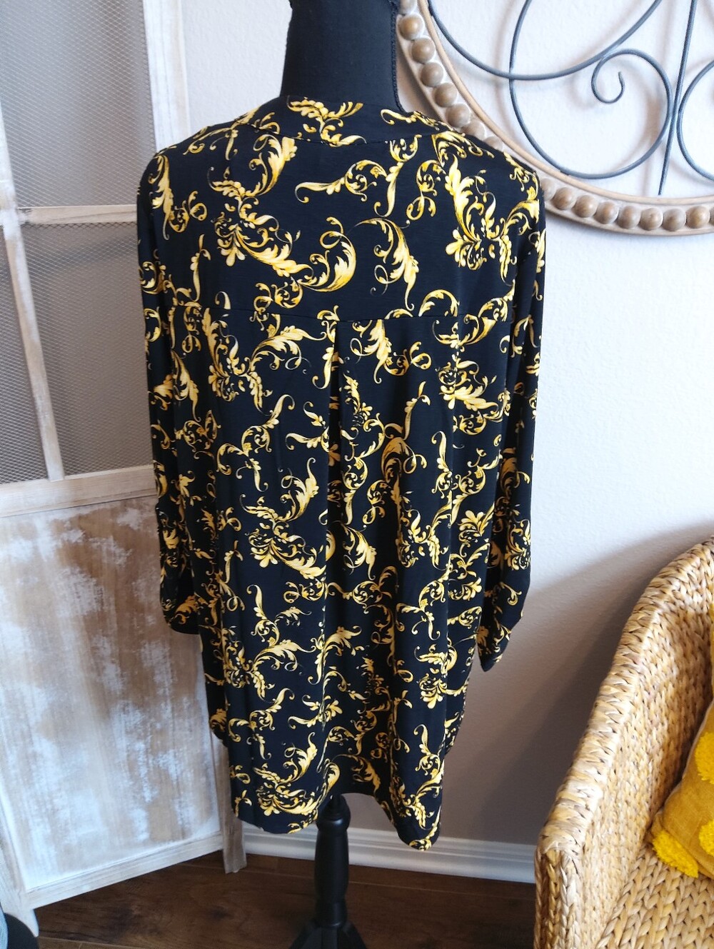 Dear Scarlett Black & Gold Baroque Tunic Top - Picture 7 of 11
